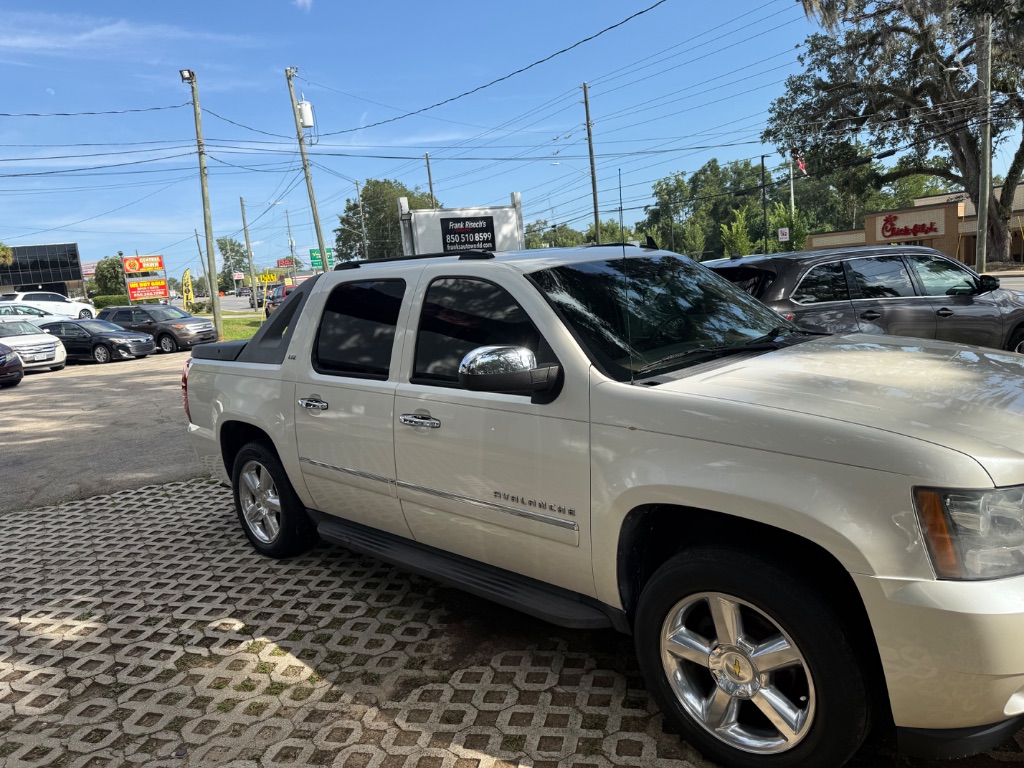 2010 Chevrolet Avalanche - $11,999
