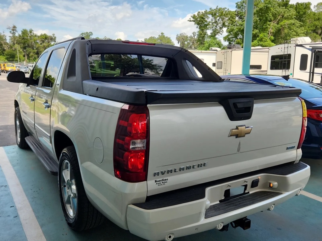 2010 Chevrolet Avalanche - $11,999