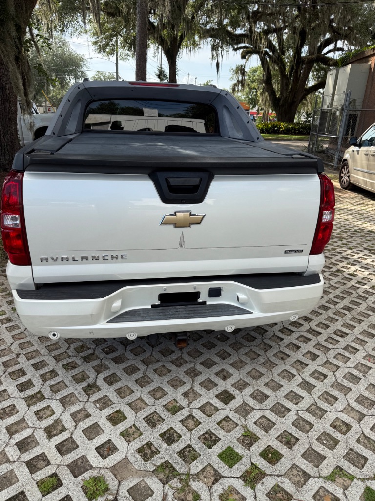 2010 Chevrolet Avalanche - $11,999