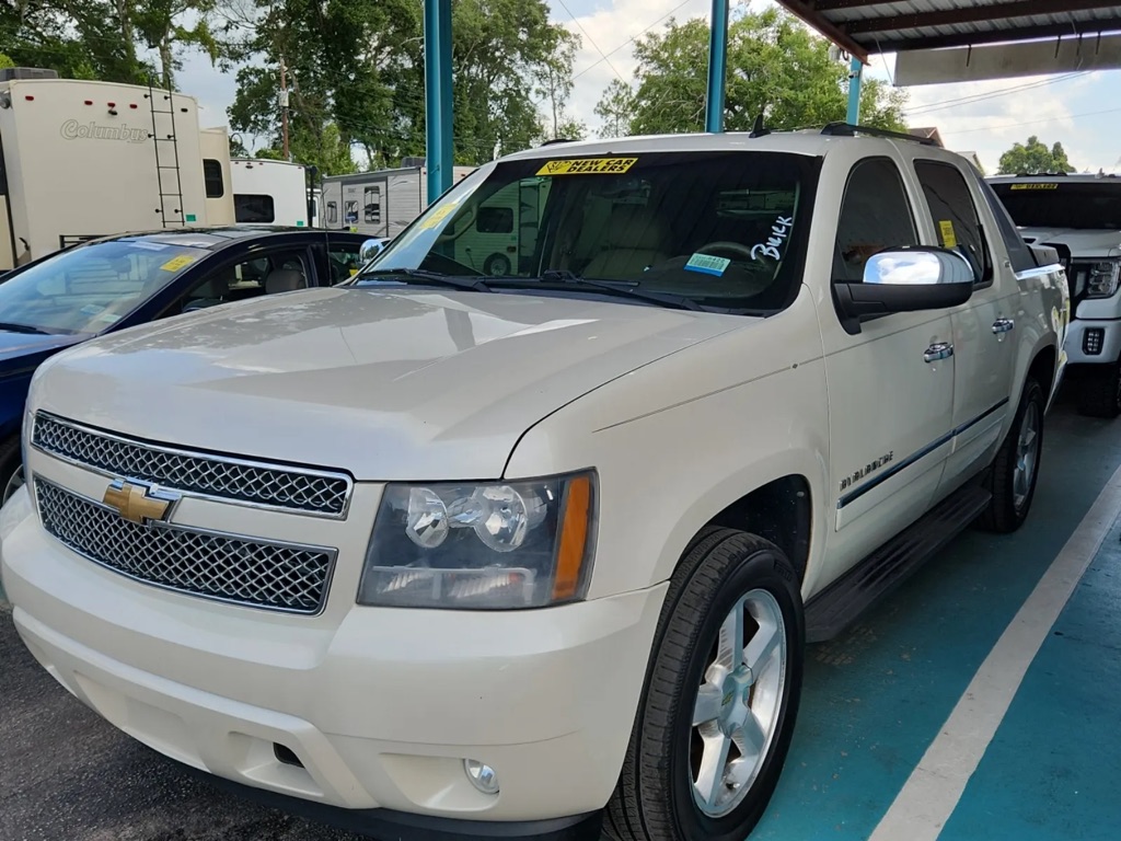2010 Chevrolet Avalanche - $11,999