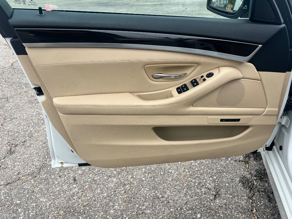 2015 BMW 5-Series 528xi photo