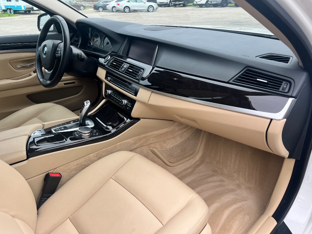 2015 BMW 5-Series 528xi photo