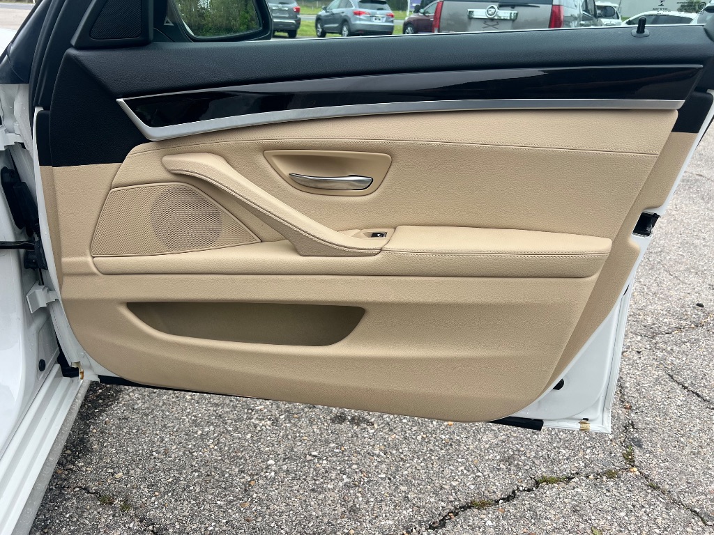 2015 BMW 5-Series 528xi photo