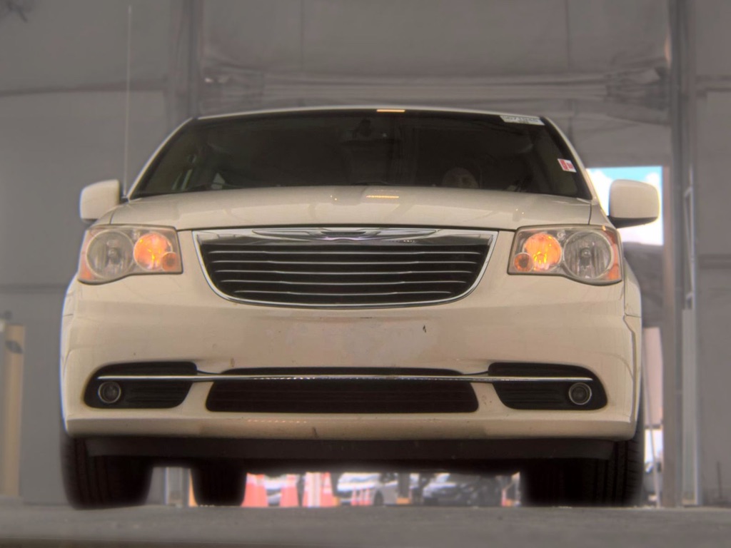 2013 Chrysler Town & Country - $7,999