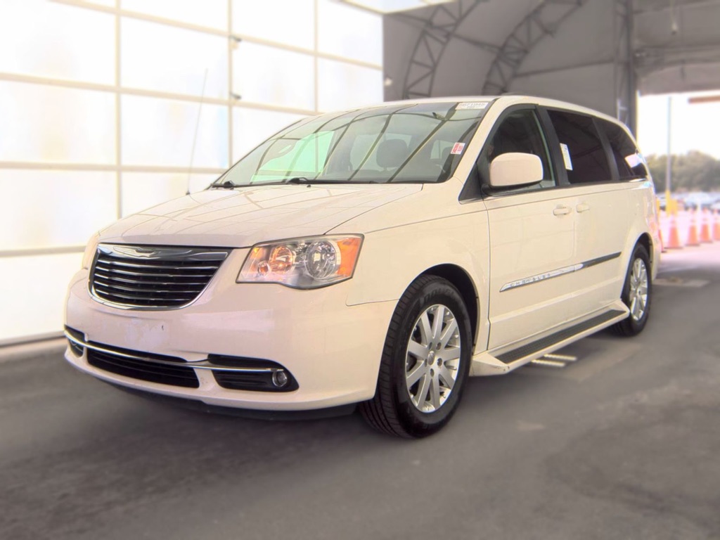 2013 Chrysler Town & Country - $7,999