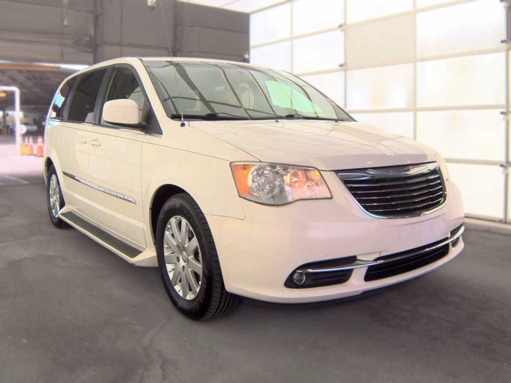 2013 Chrysler Town & Country - $7,999