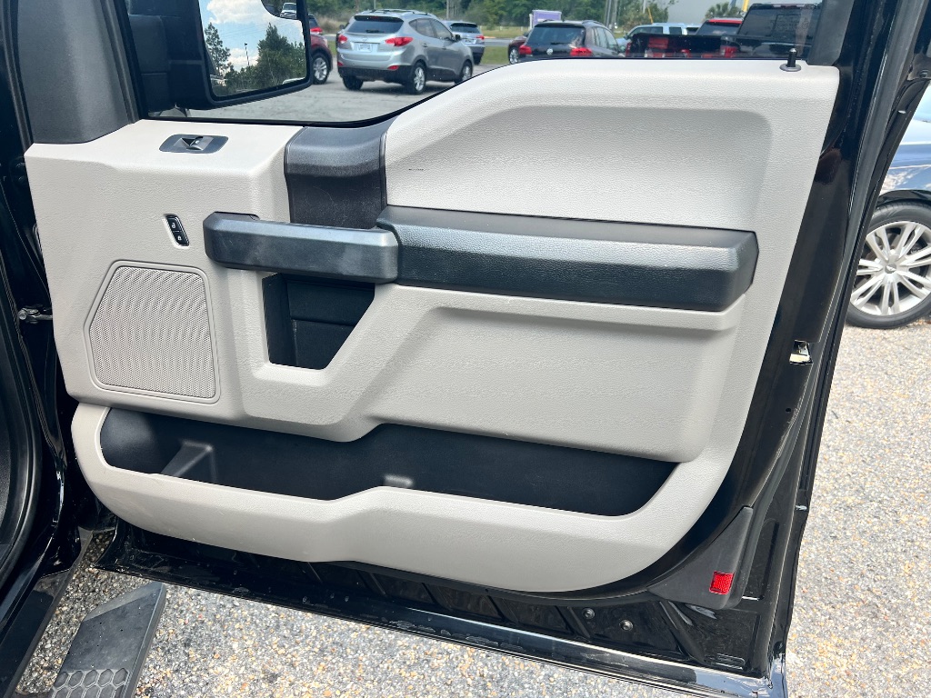 2017 Ford F150 XLT photo