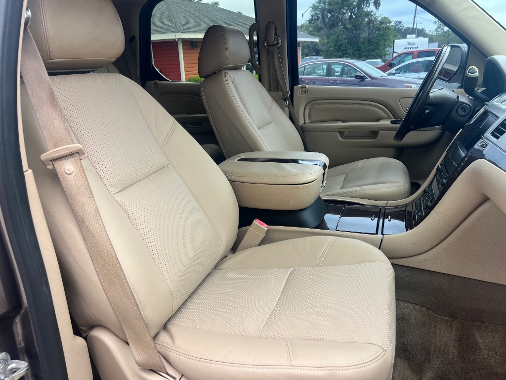 2011 Cadillac Escalade Premium photo