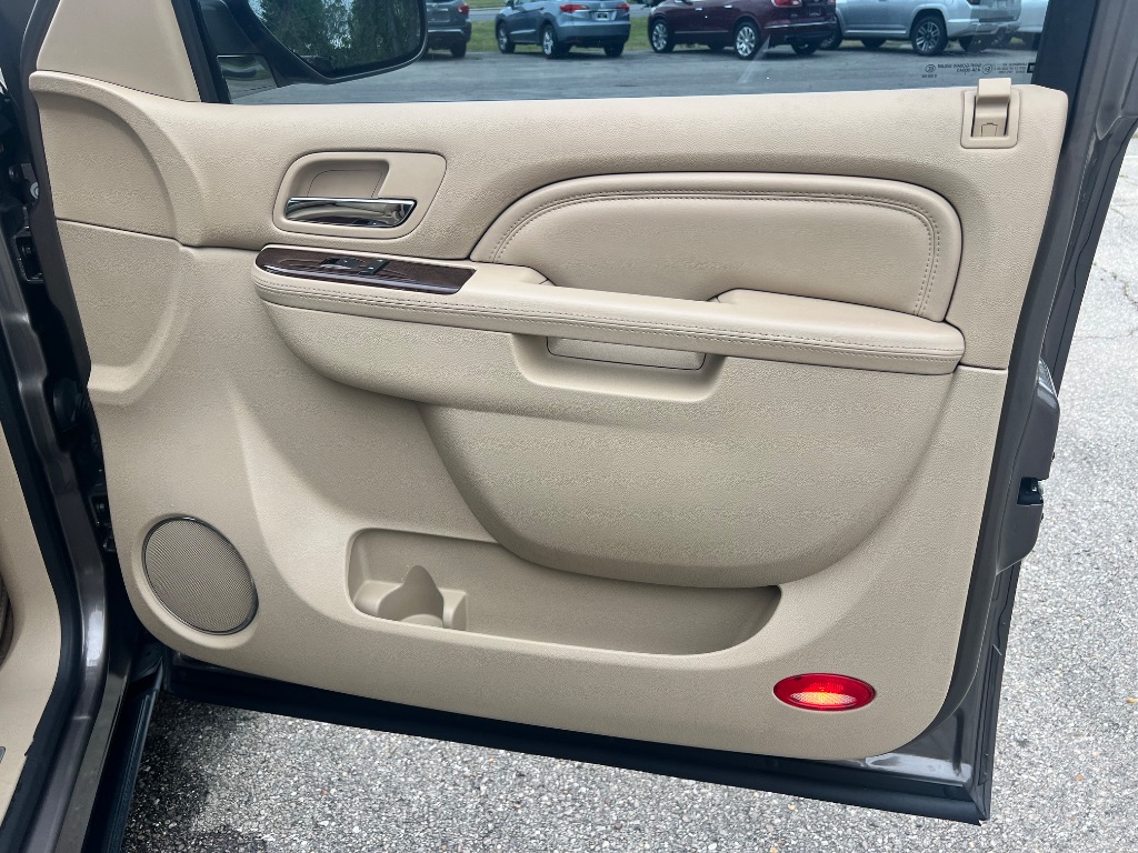 2011 Cadillac Escalade Premium photo