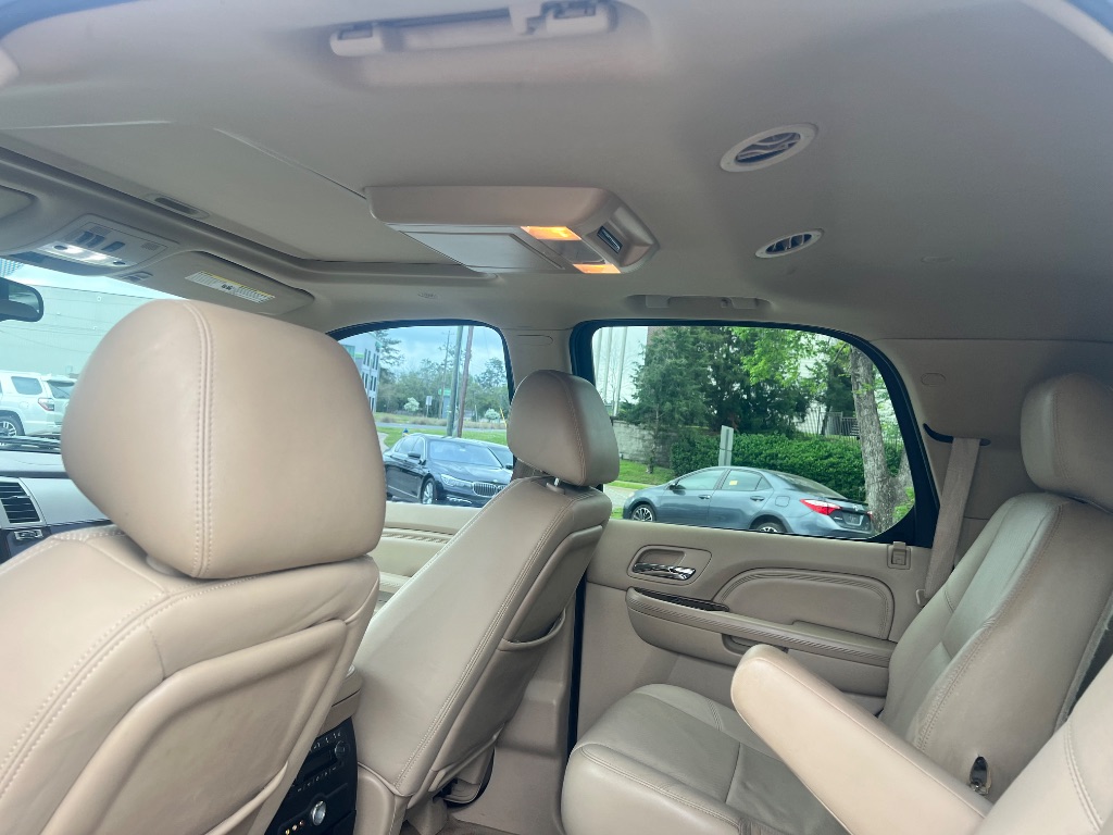 2011 Cadillac Escalade Premium photo