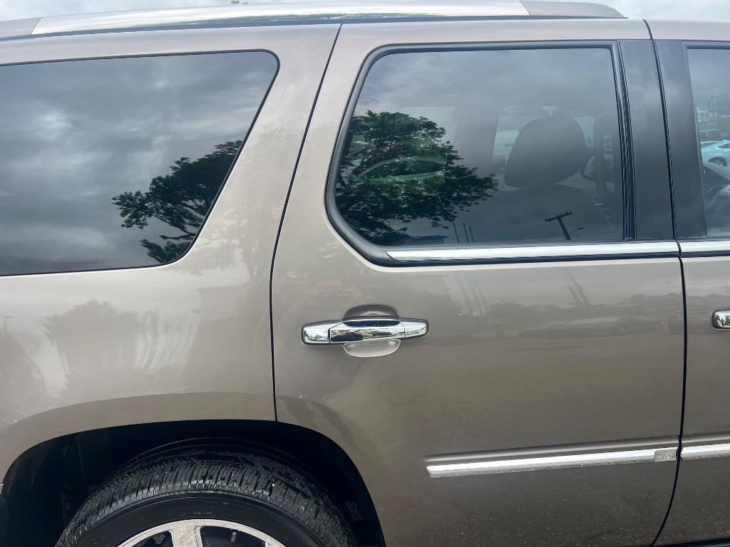 2011 Cadillac Escalade Premium photo