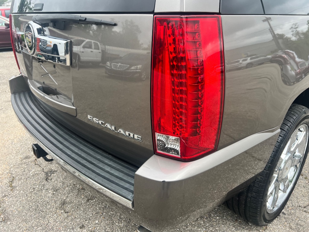 2011 Cadillac Escalade Premium photo
