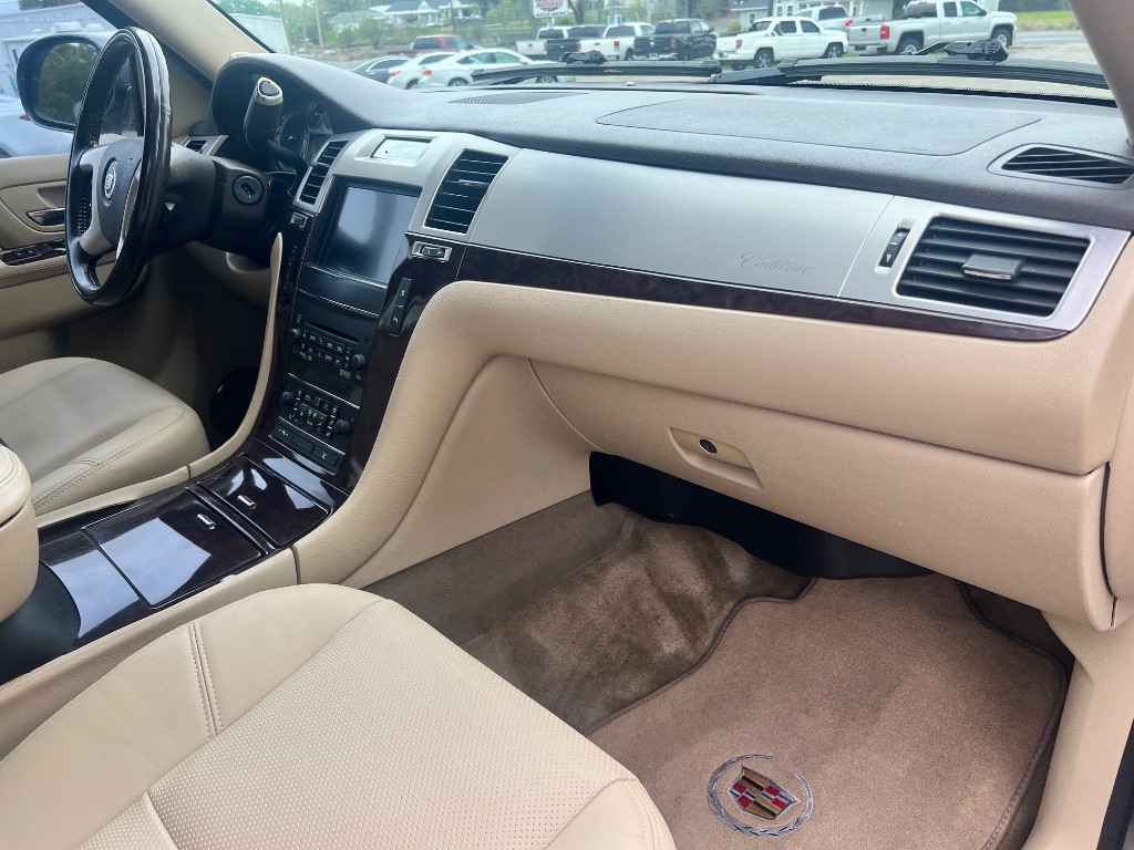 2011 Cadillac Escalade Premium photo