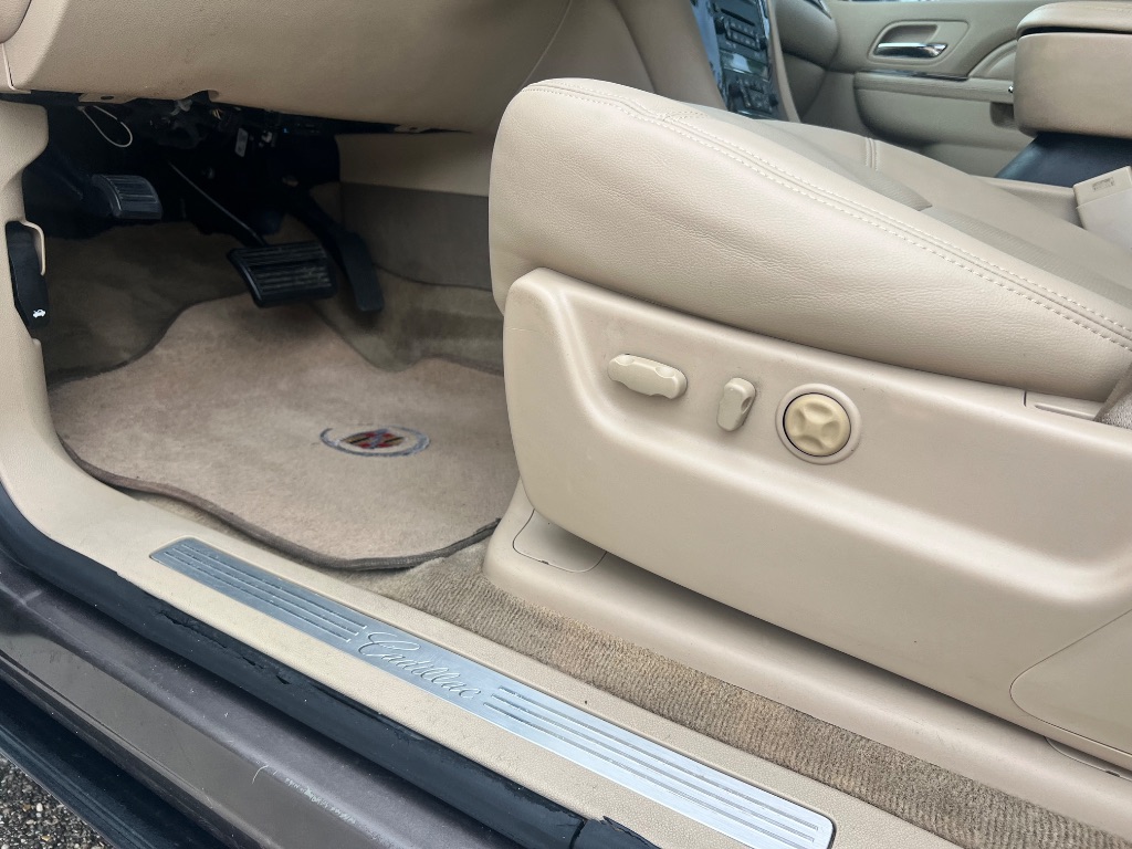 2011 Cadillac Escalade Premium photo
