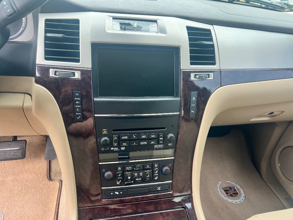 2011 Cadillac Escalade Premium photo