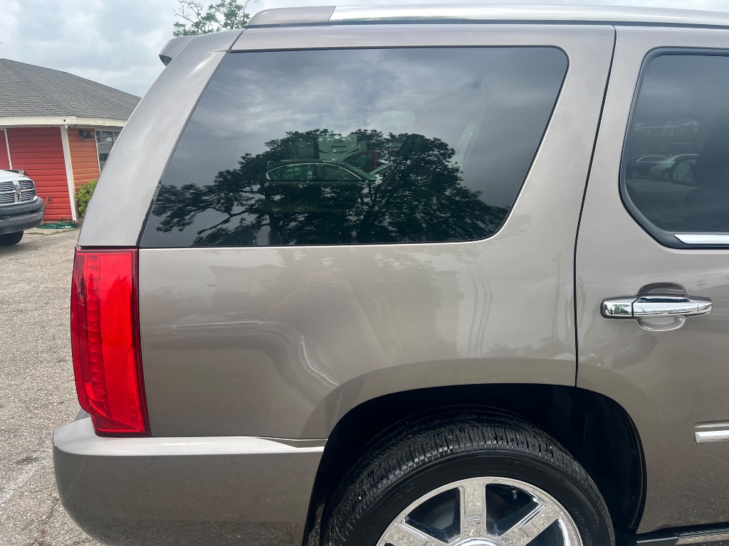2011 Cadillac Escalade Premium photo