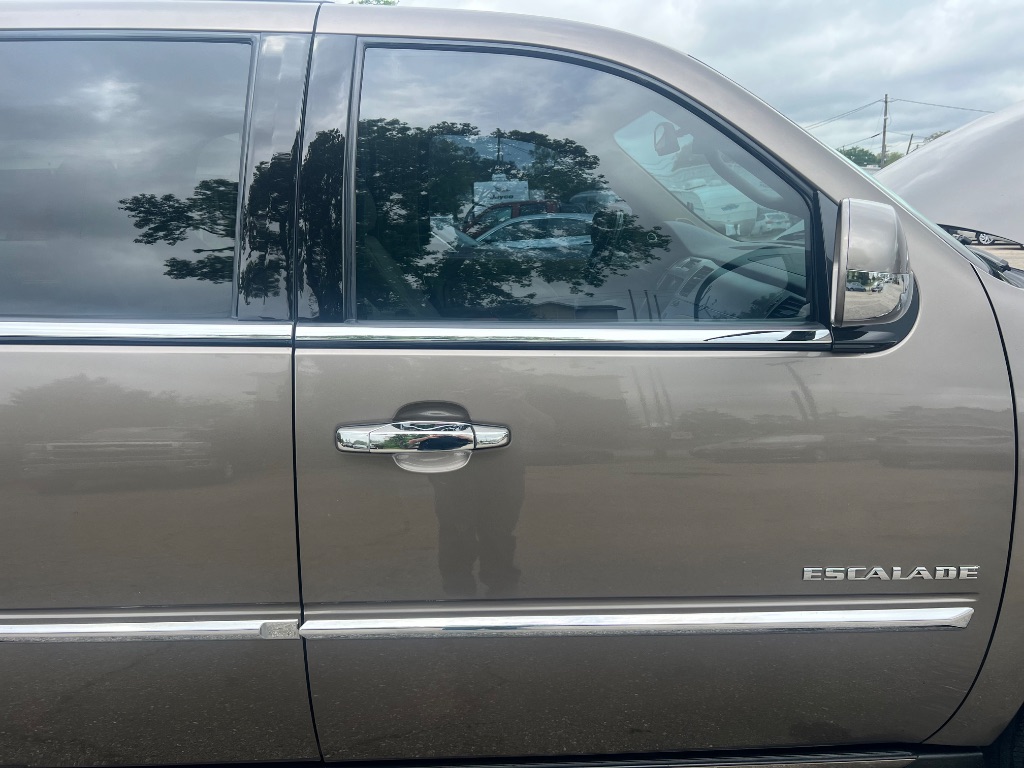 2011 Cadillac Escalade Premium photo