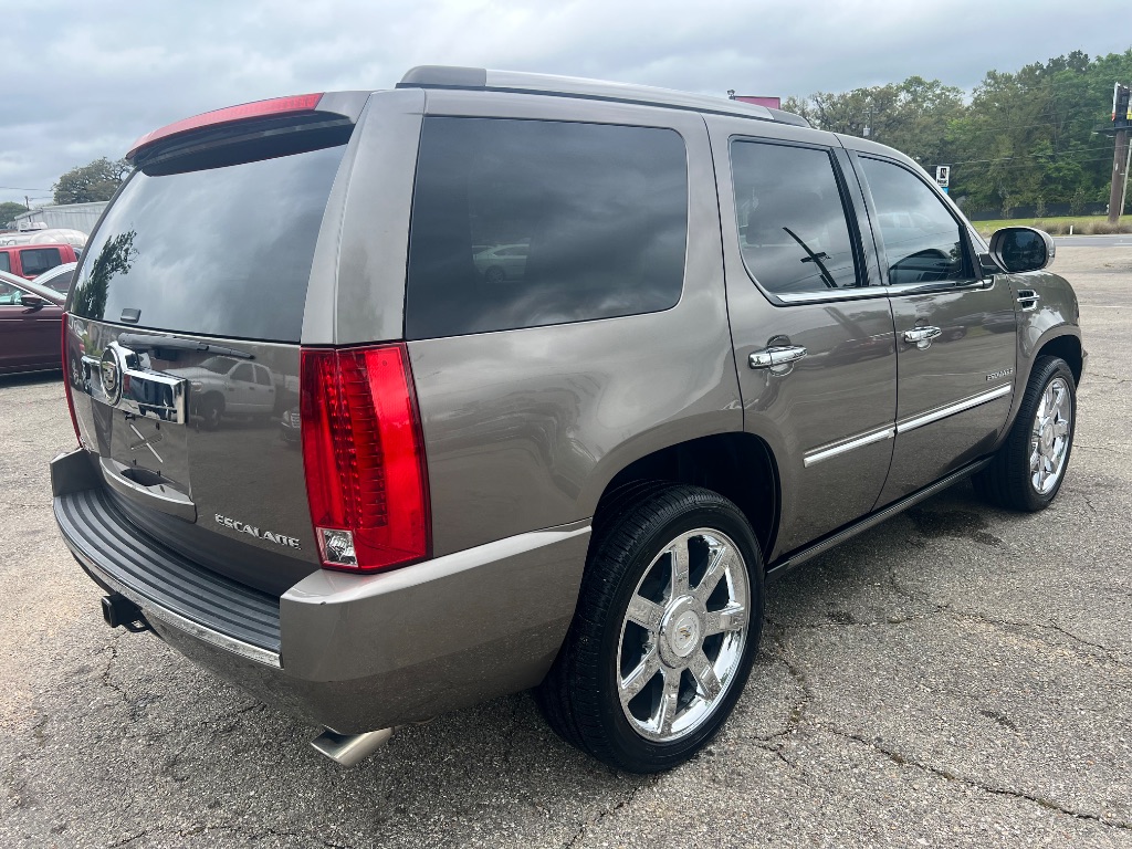 2011 Cadillac Escalade Premium photo