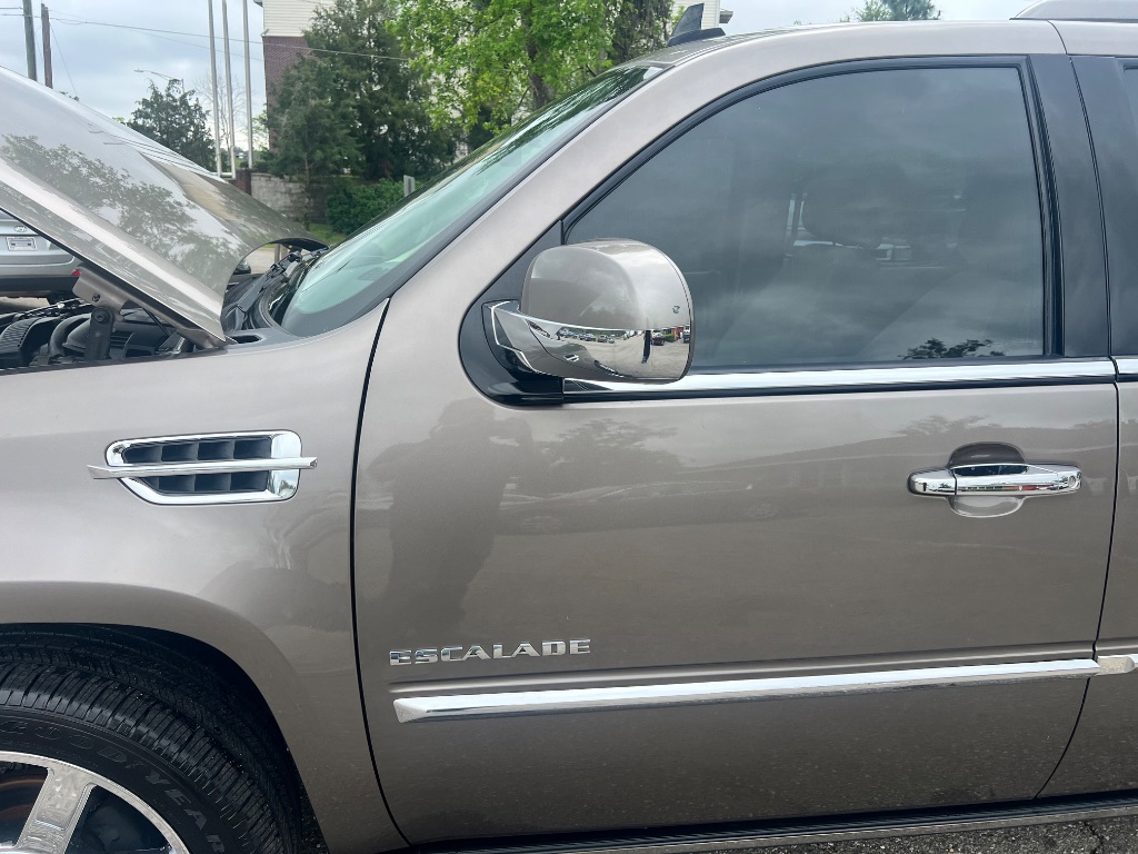 2011 Cadillac Escalade Premium photo