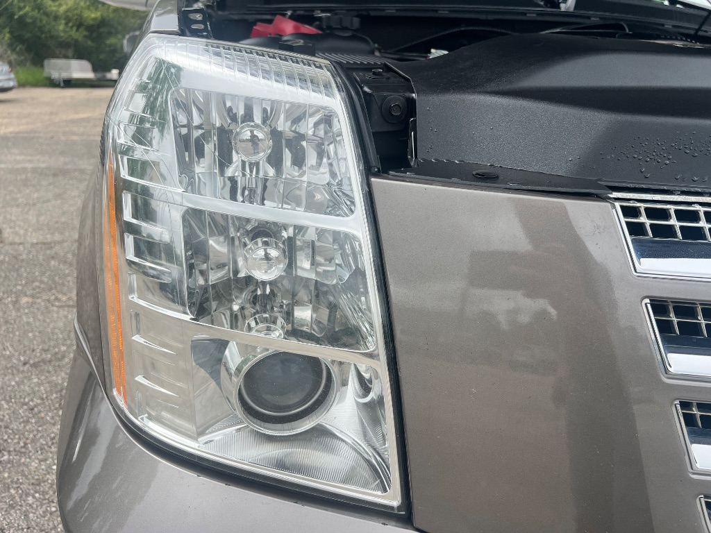 2011 Cadillac Escalade Premium photo