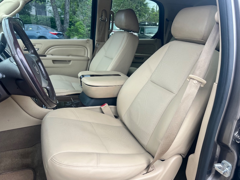 2011 Cadillac Escalade Premium photo