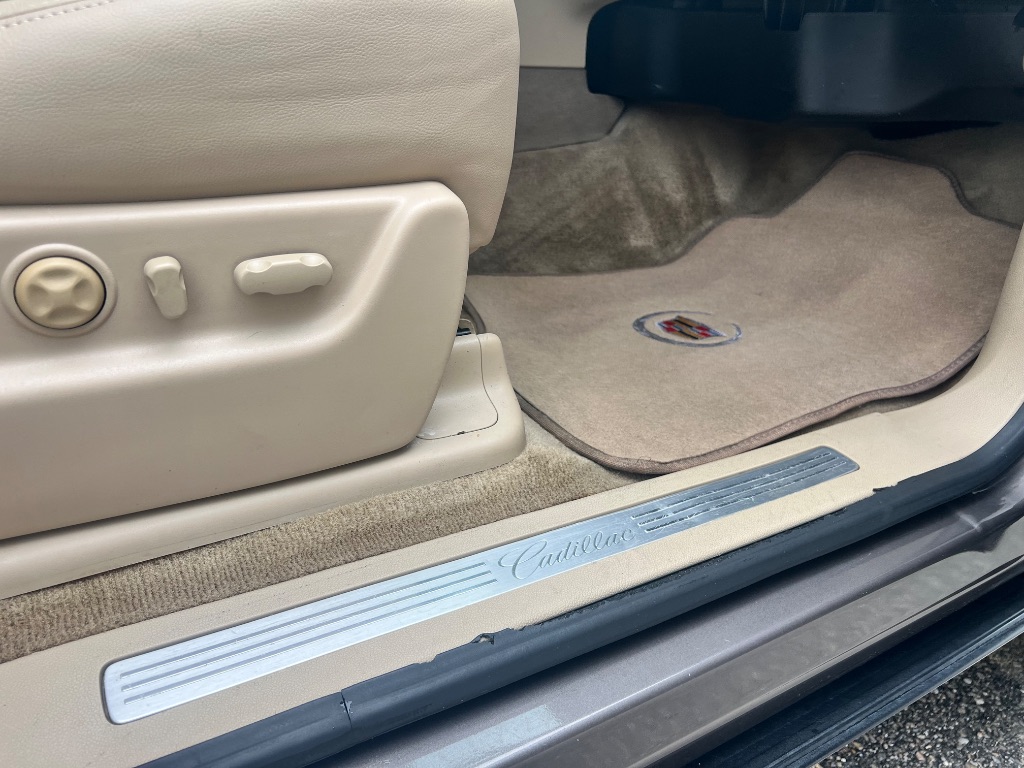 2011 Cadillac Escalade Premium photo