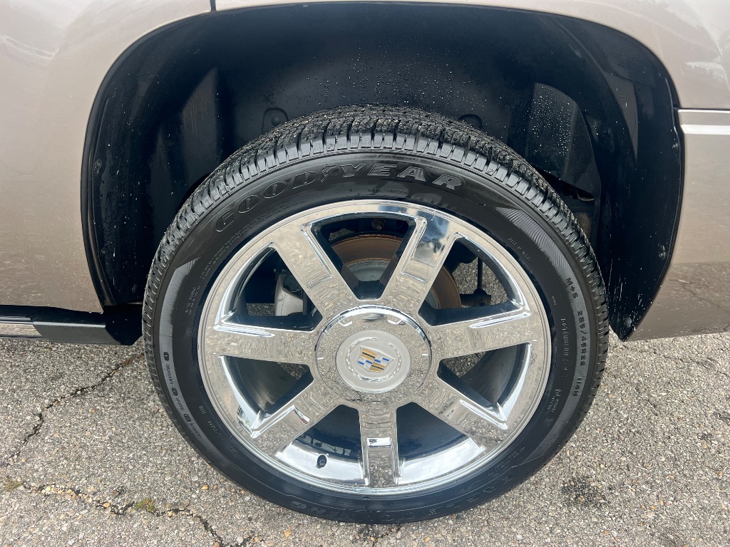 2011 Cadillac Escalade Premium photo