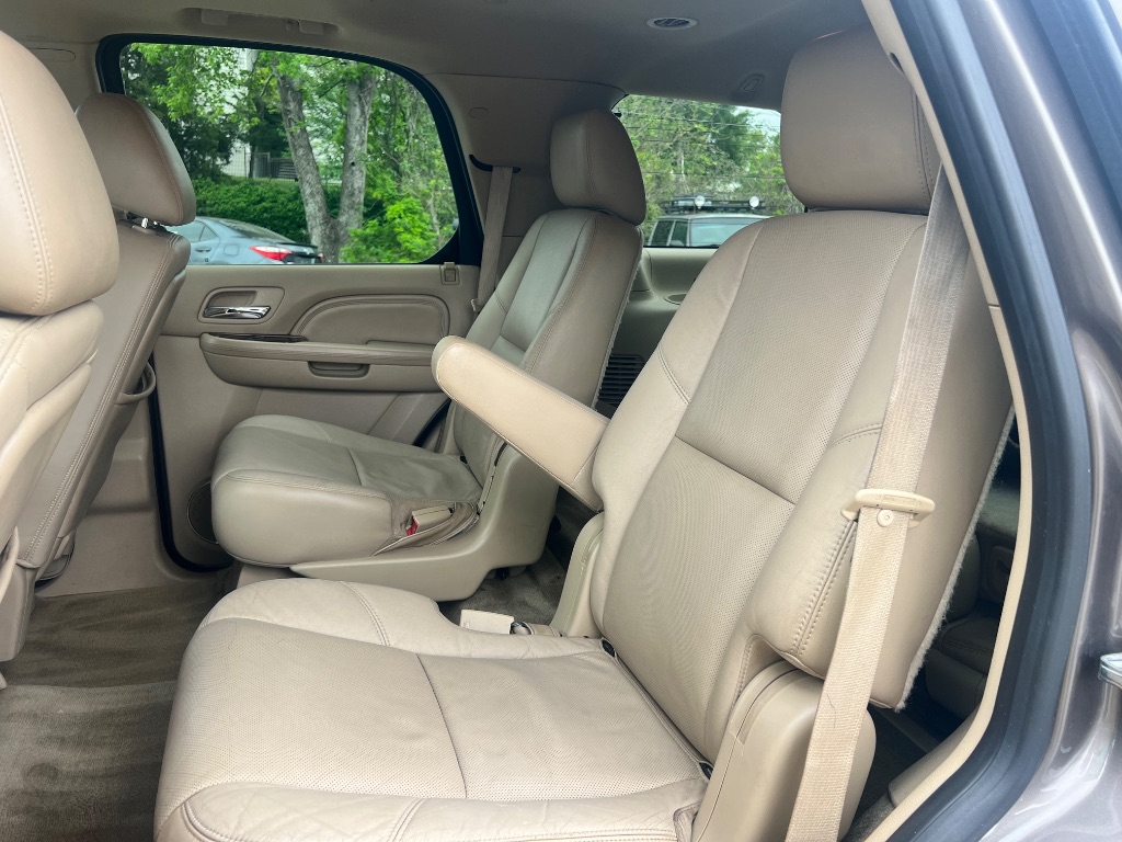 2011 Cadillac Escalade Premium photo
