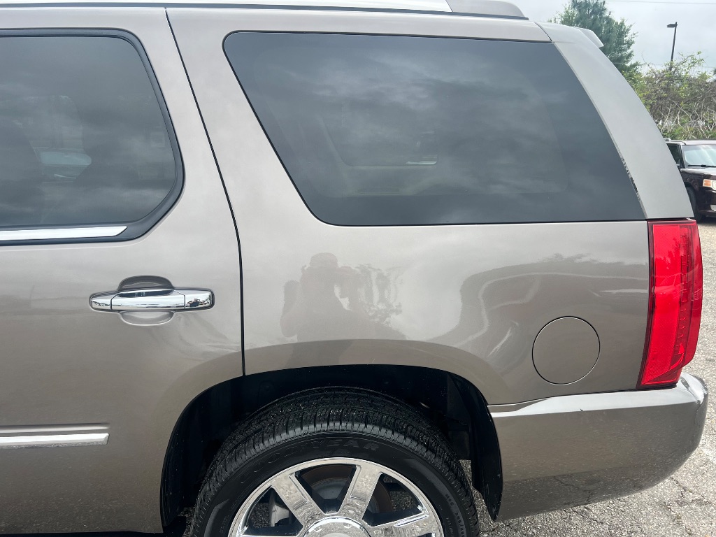2011 Cadillac Escalade Premium photo