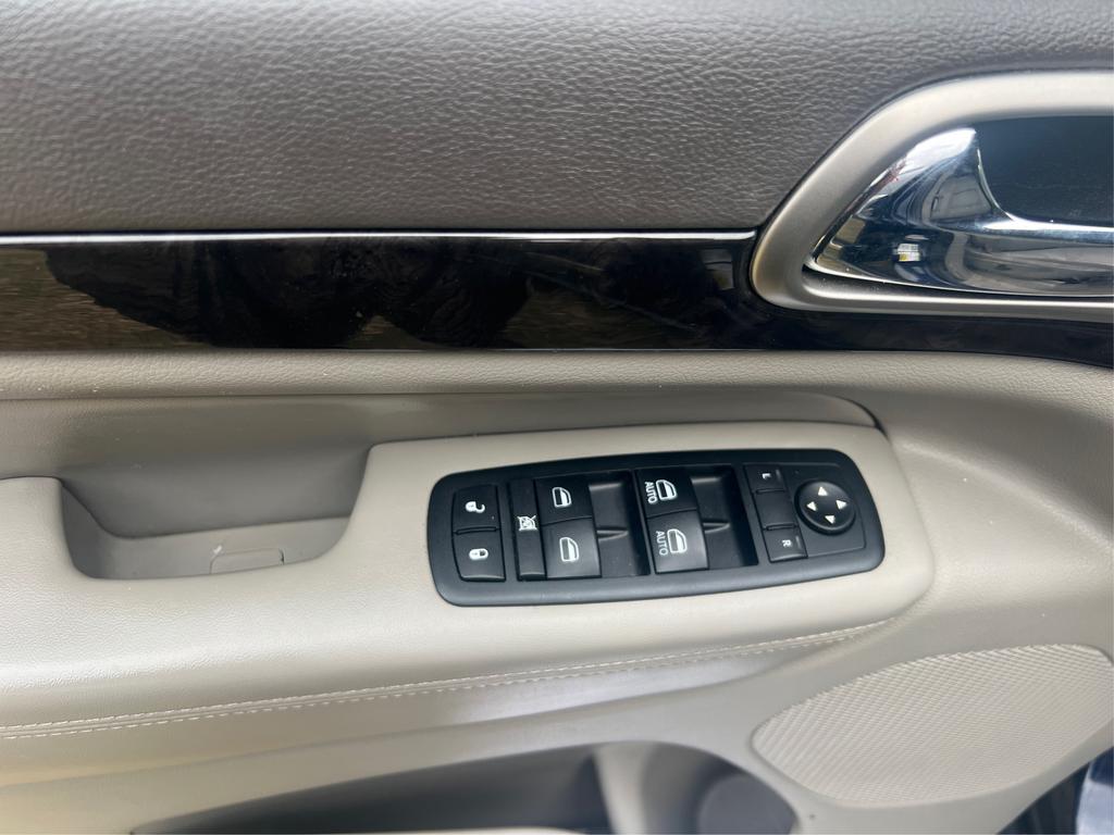2012 Jeep Grand Cherokee Laredo photo