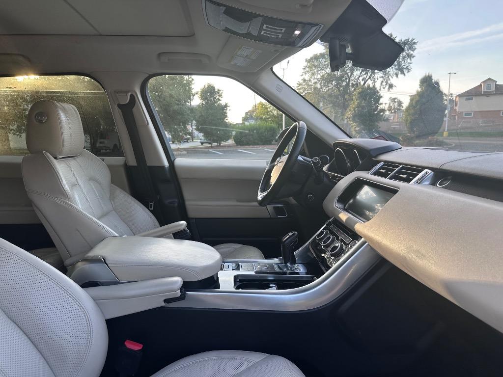 2017 Land Rover Range Rover Sport - $15,995