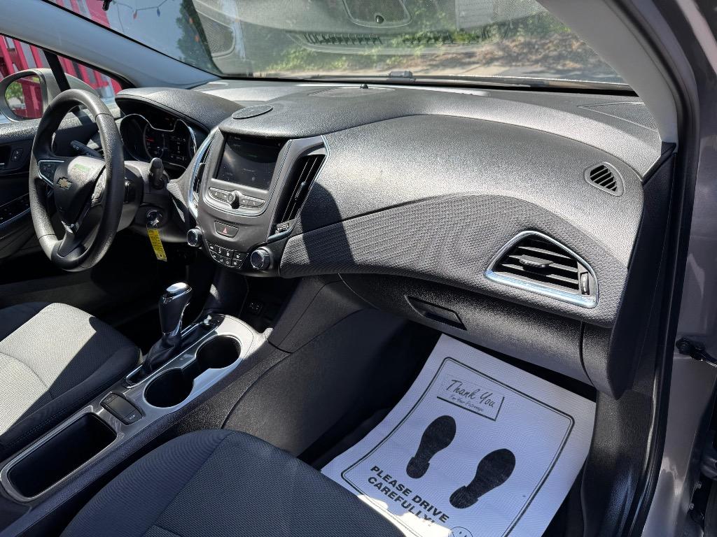 2019 Chevrolet Cruze - $9,995