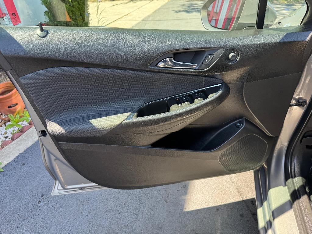 2019 Chevrolet Cruze - $9,995