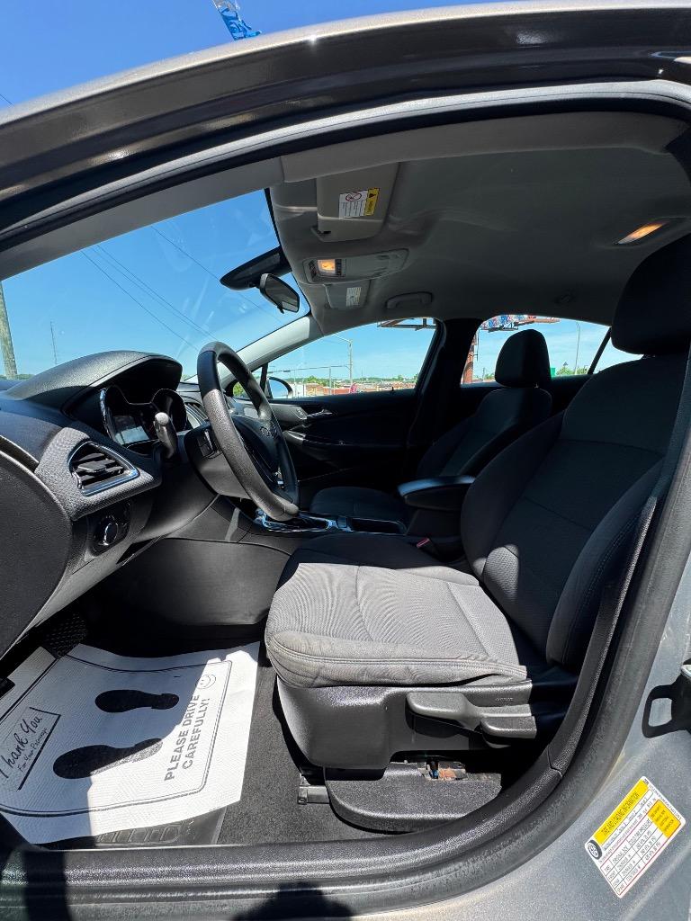 2019 Chevrolet Cruze - $9,995