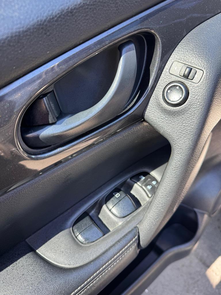 2020 Nissan Rogue - $17,995