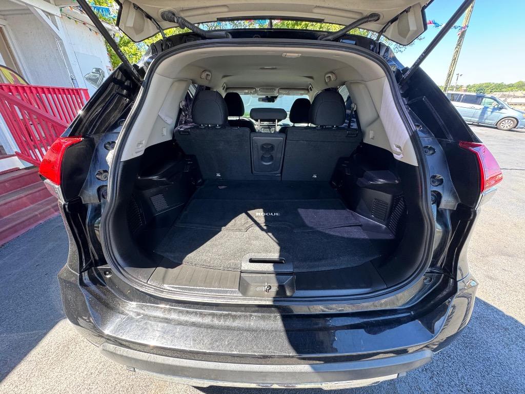 2020 Nissan Rogue - $17,995