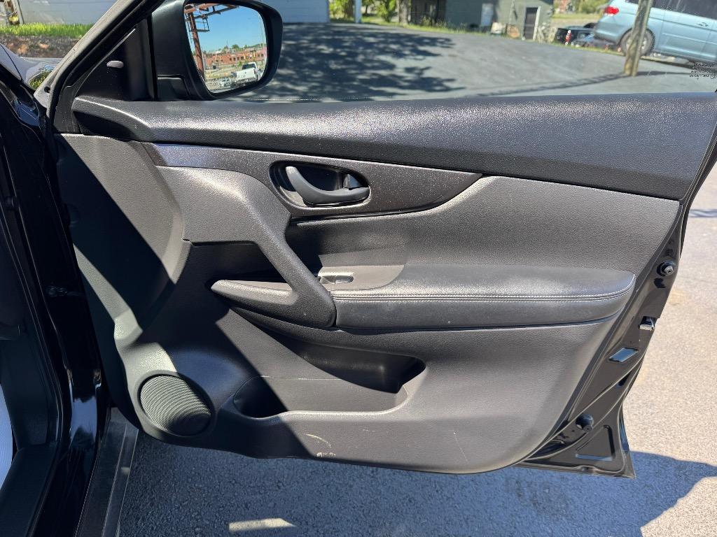2020 Nissan Rogue - $17,995