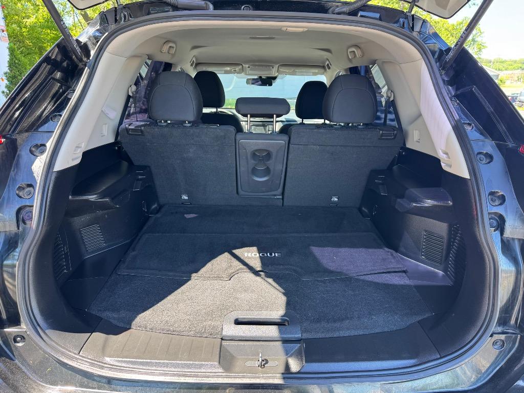 2020 Nissan Rogue - $17,995