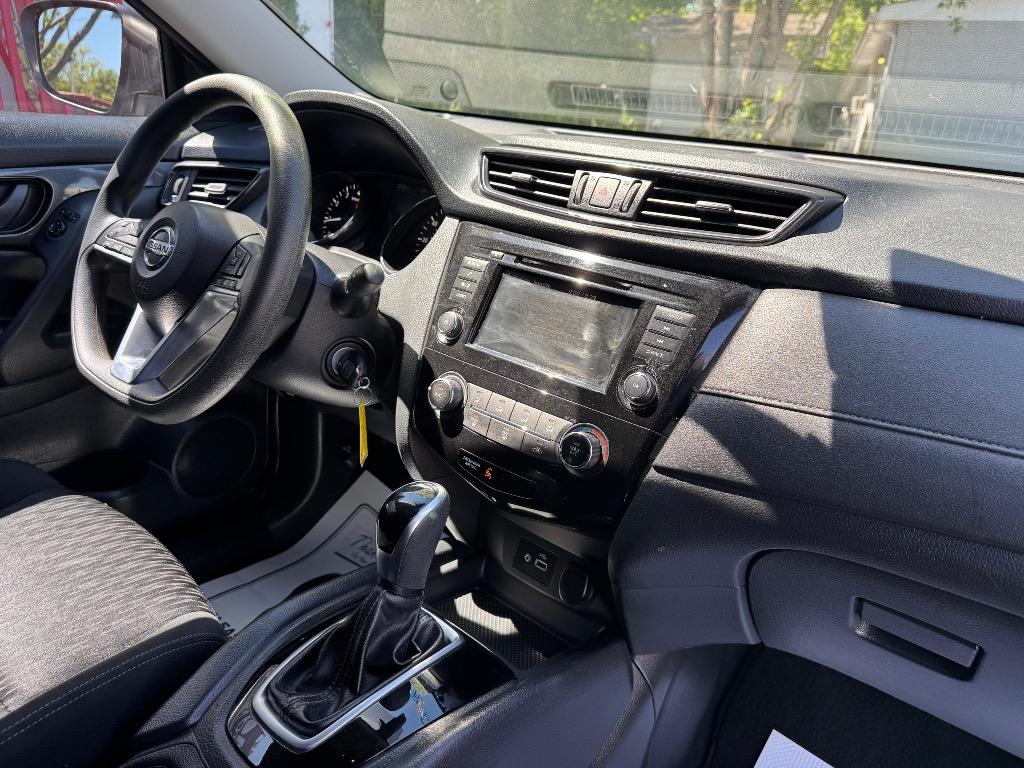 2020 Nissan Rogue - $17,995