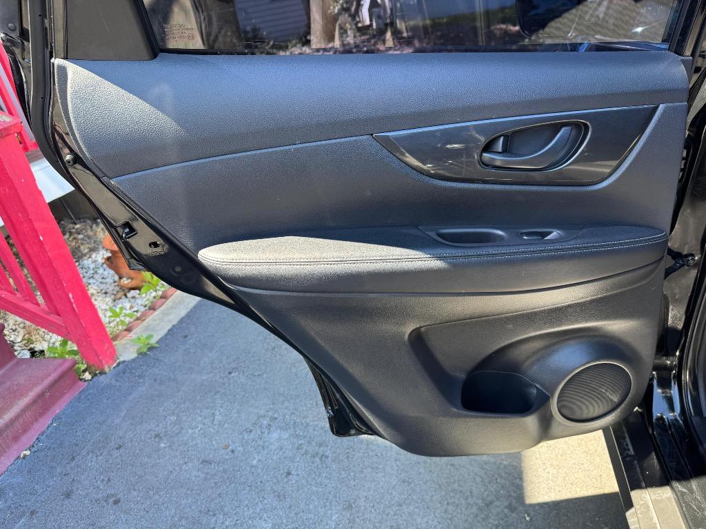 2020 Nissan Rogue - $17,995