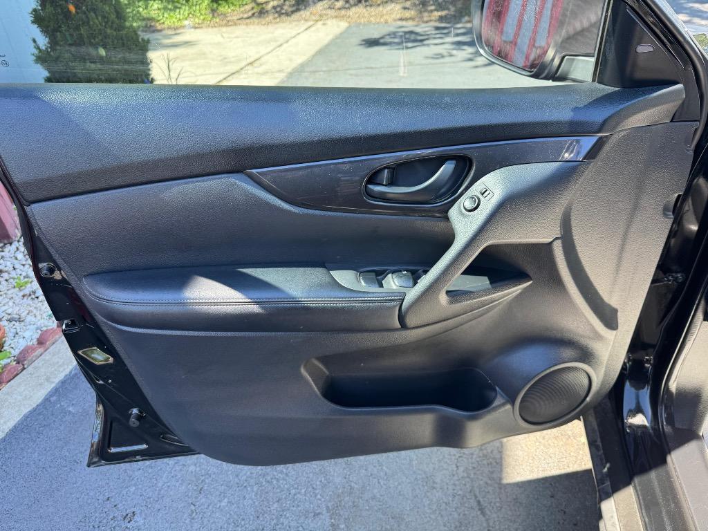 2020 Nissan Rogue - $17,995