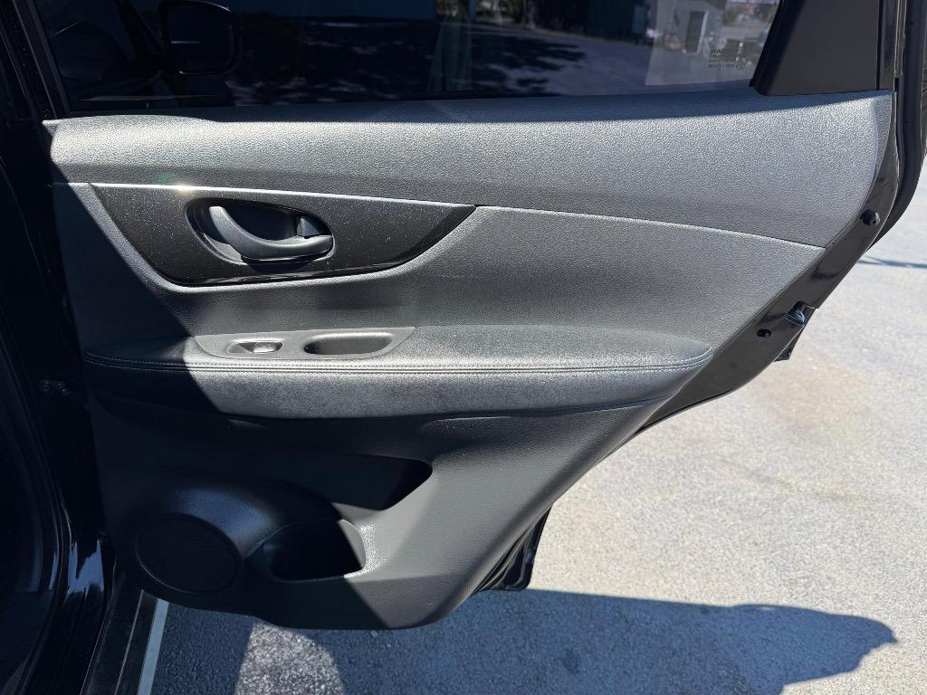 2020 Nissan Rogue - $17,995