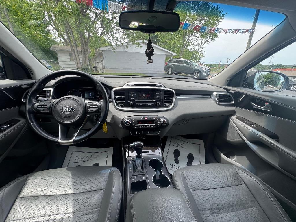 2016 Kia Sorento - $9,995