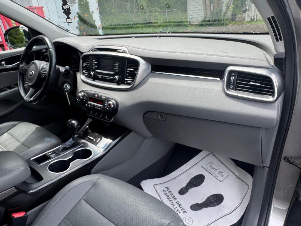 2016 Kia Sorento - $9,995