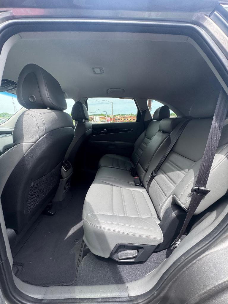 2016 Kia Sorento - $9,995