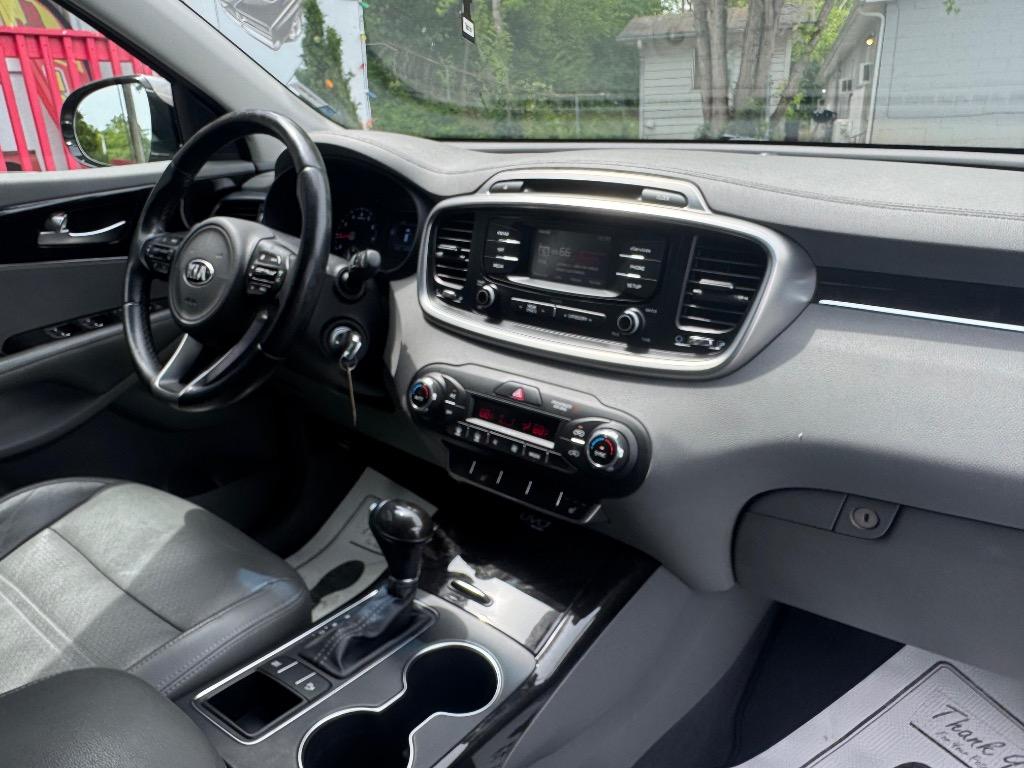 2016 Kia Sorento - $9,995