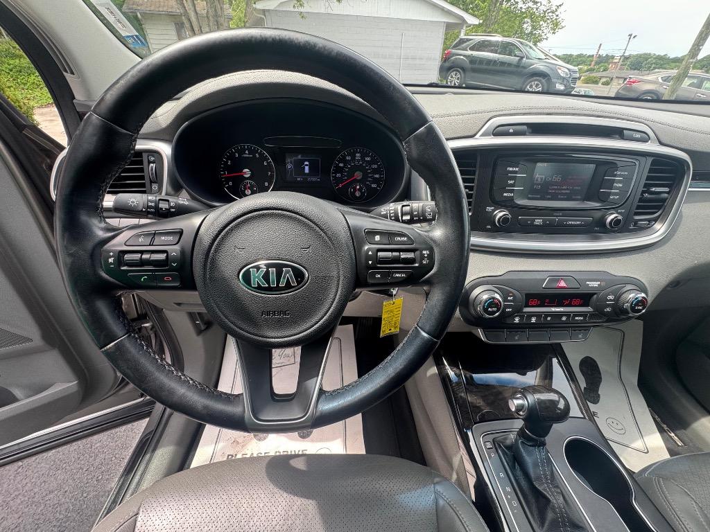 2016 Kia Sorento - $9,995
