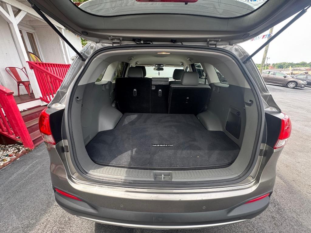2016 Kia Sorento - $9,995
