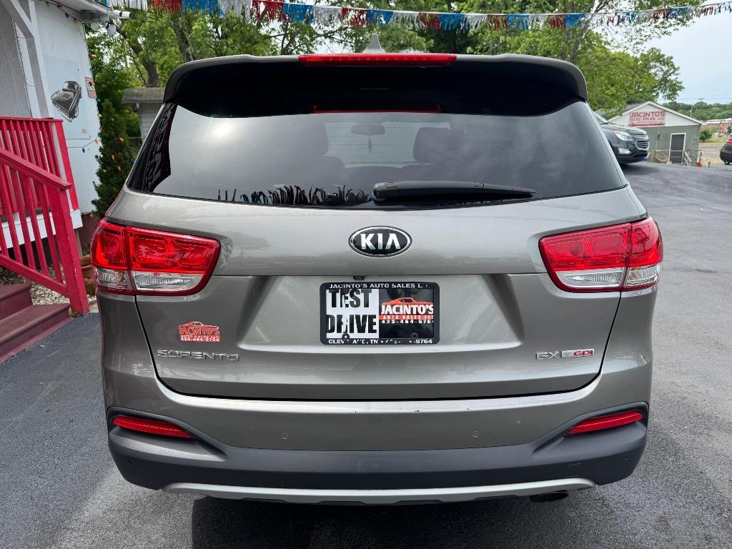 2016 Kia Sorento - $9,995