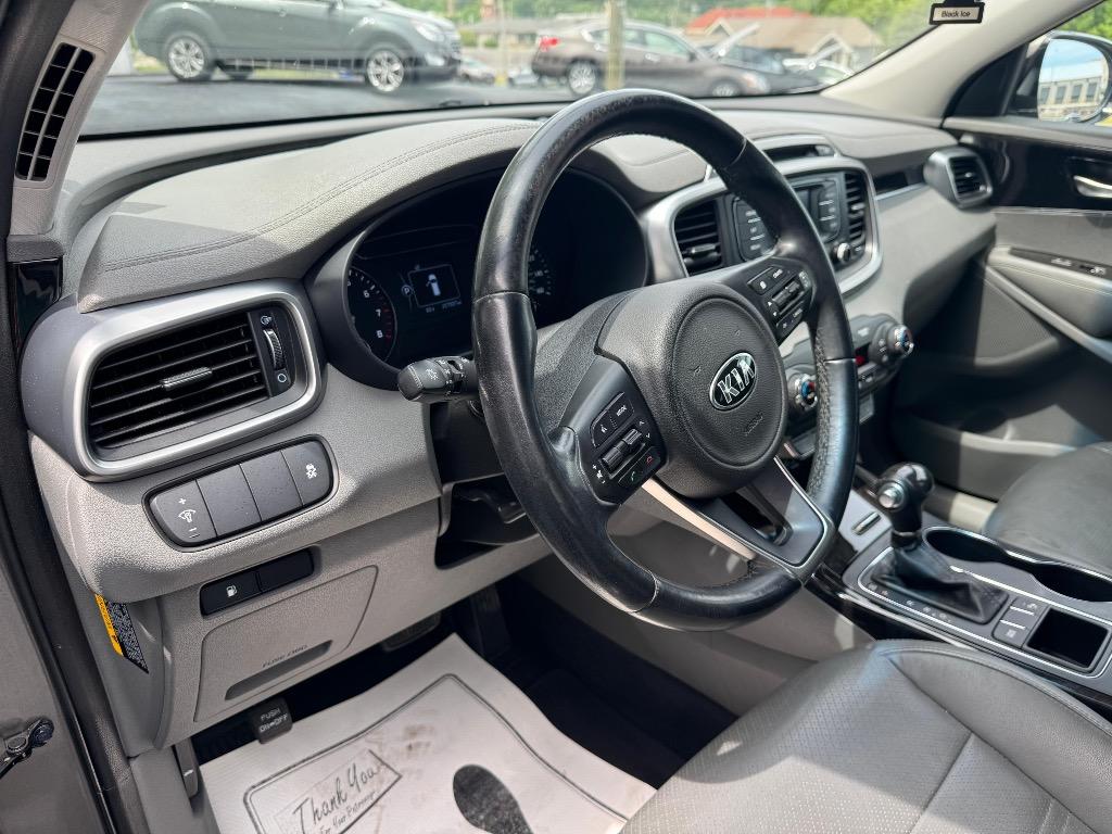2016 Kia Sorento - $9,995